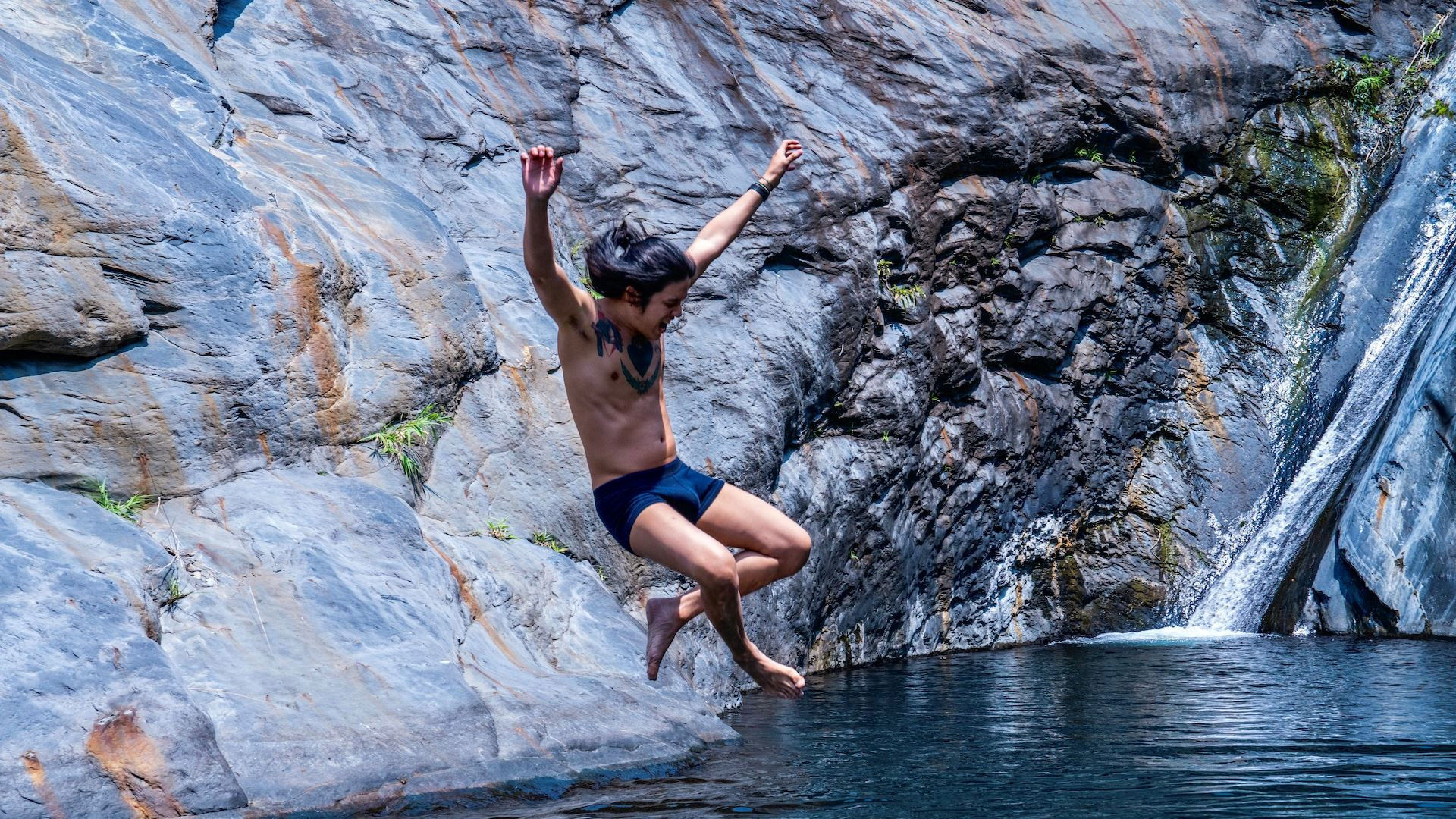 Bão đang đến gần - Ảnh 2