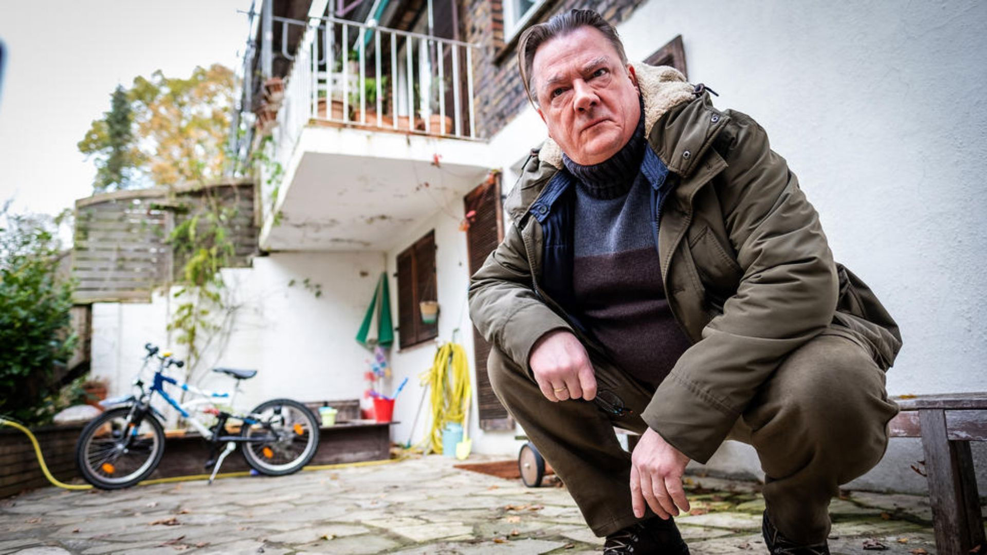 Nhìn Xuống Vực Thẳm - Ảnh 2